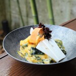 石の蔵 - 北寄貝と若布の黄身醤油和え