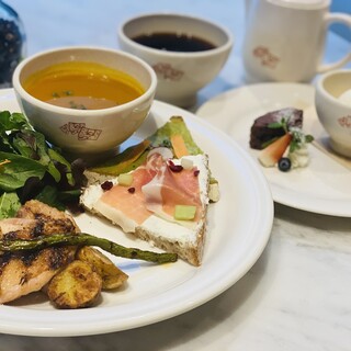 平日限定 1 780円 オーガニックパン含むパン食べ放題 ワンプレートランチプラン ノンアルコールオーガニックスパークリングワインorオーガニックオレンジジュース プチデザート付 カフェ付 ル パン コティディアン 東京ミッドタウン店 Le Pain Quotidien 平日限定 1 780円 オーガニックパン含むパン食べ放題 ワンプレートランチプラン ノンアルコールオーガニックスパークリングワインorオーガニックオレンジジュース プチデザート付 カフェ付 ル パン コティディアン 東京ミッドタウン店 Le Pain Quotidien
