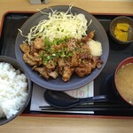 Tsurusu Pakingu Eria No Bori Sen Sunakku Kona - ホルモン焼定食