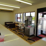 一久 - 白を基調　女性一人でも気軽入れる雰囲気