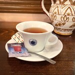 146890135 - 紅茶（税込100円）