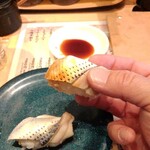 寿しの魚常 - 寿司は手で食す
