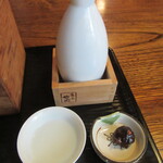 並木藪蕎麦 - 菊正をぬる燗で、お通しは「蕎麦味噌」