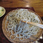並木藪蕎麦 - 蕎麦を手繰る