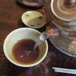 並木藪蕎麦 - 蕎麦湯を注ぐ