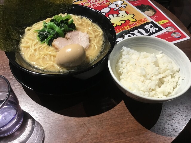 横浜家系ラーメン こめよし家 栄店 栄 名古屋 ラーメン 食べログ