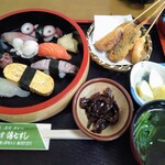 傳七寿司 - にぎり寿司盛り合わせ　梅　1,000円（税込）