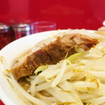 ラーメン二郎 - 豚の厚み