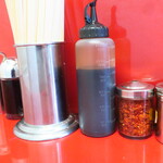 ラーメン二郎 - 卓上調味料