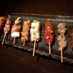 Toribun - 串焼き盛り合わせ。　軍鶏と淡路鶏の食べ比べってのもありました。