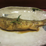 鮨秀仙 - お通し　その１　天然アユの煮つけ