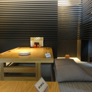 A private room with a sunken kotatsu seat where you can feel free to relax.