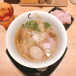 SOBA HOUSE 金色不如帰 - 煮豚塩そば 1,300円
      味玉 100円