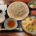 Teuchi Soba Tsumugi - えび天もり蕎麦 (1380円税込)