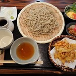 Teuchi Soba Tsumugi - かき揚げもり蕎麦 (980円税込)