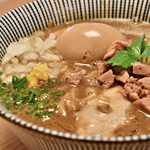 自家製麺 MENSHO TOKYO - ラム煮干し中華そば(味玉)@910円