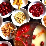 本格的香港料理と火鍋担々麺の店 クーロン - 火鍋