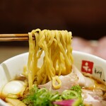 和 dining 清乃 - 麺は若干細めの平打ち