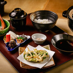 Roppongi SuZuNa - 〆はかき揚げと土鍋で炊き上げる金芽米