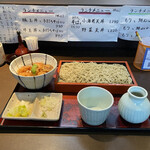 手打ち蕎麦 更科よしき - ランチメニューの
            蕎麦と小海老天丼セット1280円