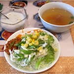 クンメー - ランチのセット。サラダバー、スープ、デザート、コーヒー付き