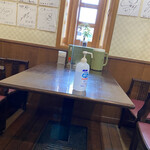 Gohanya Takezen - 唯一のテーブル席