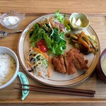 笑みなごはん - 料理写真:プレートランチ850円