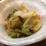 家庭料理居酒屋 よってって - 小鉢も箸休めにちょうど良い一品でした。