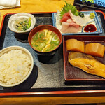 まるちゅう - 本日の煮魚と刺身３点盛り定食