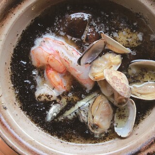 将有明海产的海苔做成大蒜橄榄油风味锅!请享用海鲜的美味
