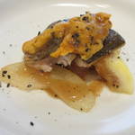 えさき - 上にはウニが下には梨といちじくです。絶妙な味わい。