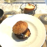 La Brianza - 香ばしい自家製バンズはさっくり、お肉の肉汁を受け止めてくれる。隠し味の本わさびがほんのり感じられ絶妙なお味バランス、本当にいただけて幸せ☆ありがとうございます(^ー^)