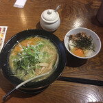 麺屋 花蔵 - 鶏ごぼうラーメン味噌味とまかないご飯