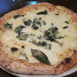 イル フォルノ - チーズとバジルのピッツア
