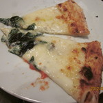 イル フォルノ - チーズとバジルのピッツア・とりわけ