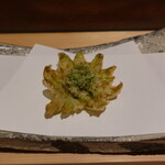 にい留 - ふきのとうはまわりはさっくりで中心はふっくらみずみずしさも残る仕上がり