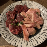 焼肉屋 ローズガーデン - ハラミ、豚トロ