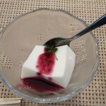 玄海鮨 - 杏仁豆腐  ランチのデザート