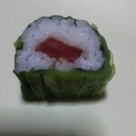 玄海鮨 - 鉄火巻の 海苔に代えて 高菜漬けです