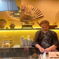 ブラッスリー 吟醸 - カウンター調理風景