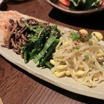 焼肉居酒家 韓の台所 - ナムル盛り