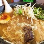 らーめん光 - 鶏白湯スープなチャーシュー・味玉・もやし・かいわれのラインナップ。