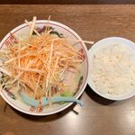 東京屋台らーめん 翔竜 - 翔竜麺 ¥820 ＋ 辛ネギ ¥100 ＋ ライス 無料
