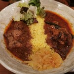 SPICY CURRY 魯珈 - 2種カレー（骨付きビーフのスリランカ風カレー＆ラムカレー）