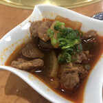 炭火焼肉 牛和鹿 - ランチ小鉢1品目の牛肉の煮込み