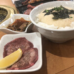 炭火焼肉 牛和鹿 - 牛タンとろろ飯