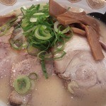 天下第一 - チャーシュー麺大盛り。