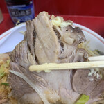 ラーメン二郎 - 豚ちゃんがデカかった❣️