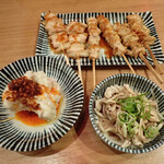 肉豆冨とレモンサワー 大衆食堂 安べゑ - ポテトサラダ、酢モツ、串焼き