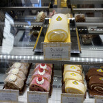 パティスリー キア - プレーンロールをまずはお試しあれ